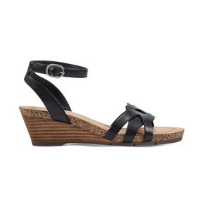 e a r t h • wedge sandals